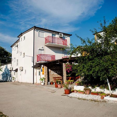 Ana Stjepan Nikolic - Pilgrim'S 2Nd Home Međugorje Exterior foto